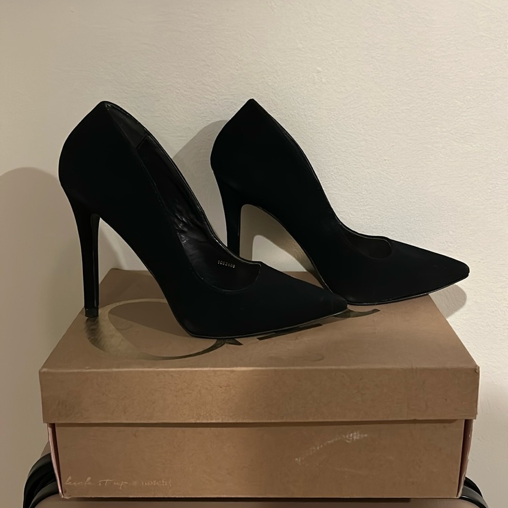 Charolette Russe Pumps 
Black
Size: 6 W 
Condition: Used